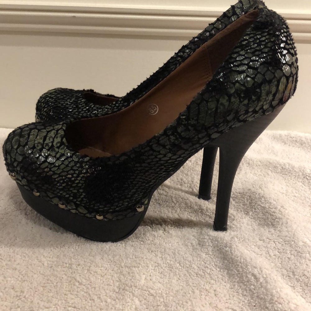 Women’s Miss Me brand shoes, size 8.5